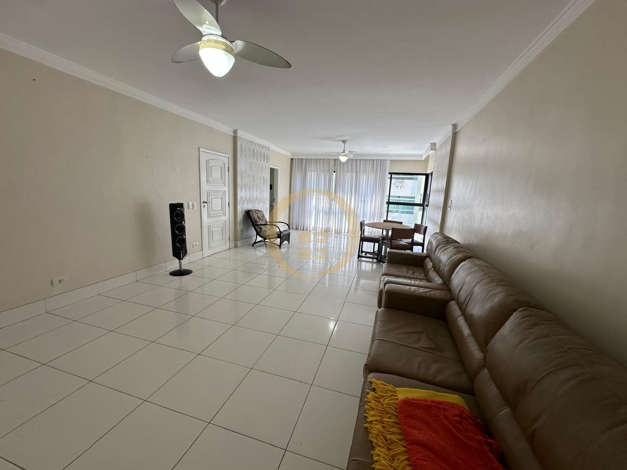Apartamento na Praia das Pitangueiras, Guarujá - SP