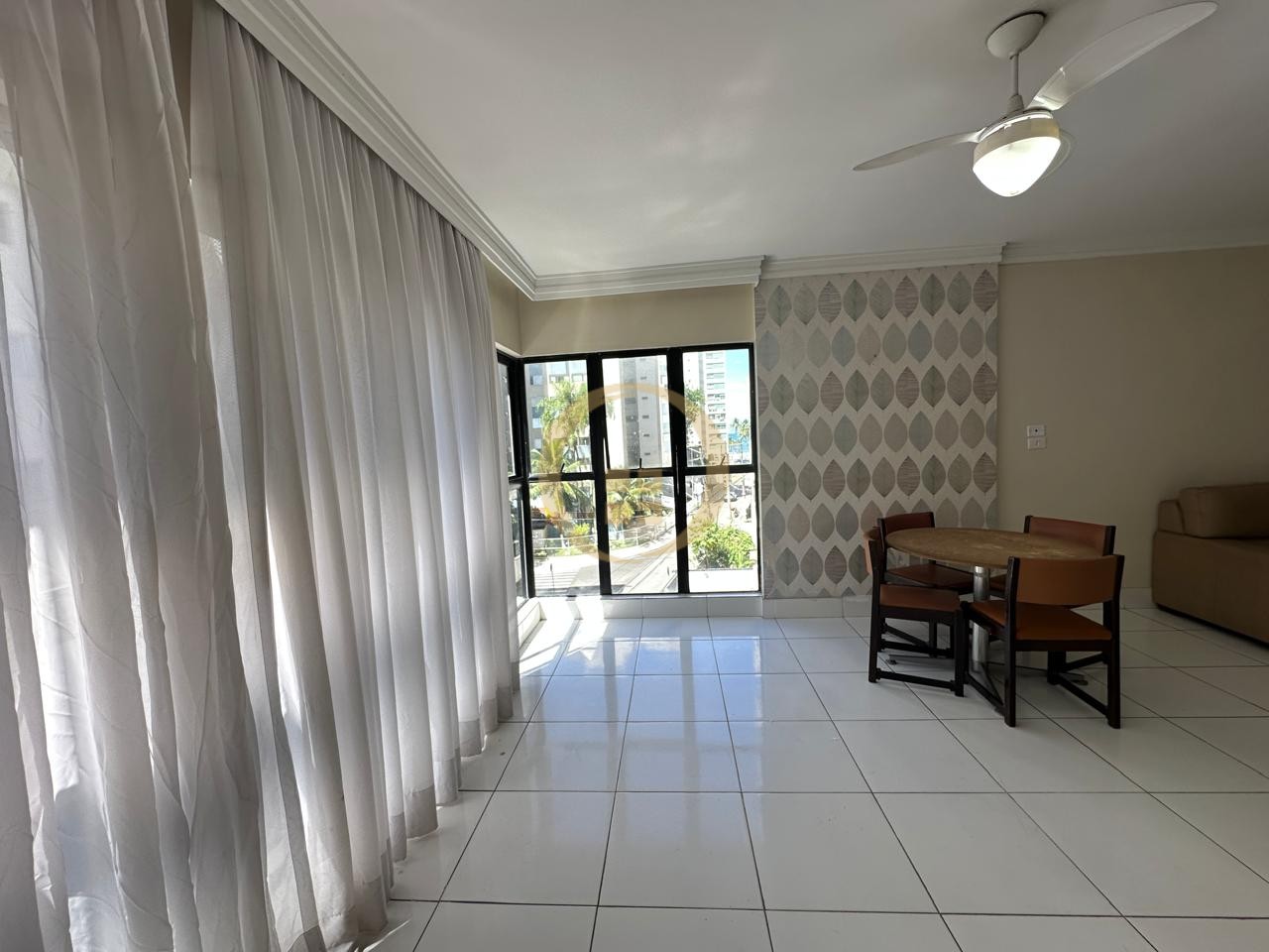 Apartamento na Praia das Pitangueiras, Guarujá - SP