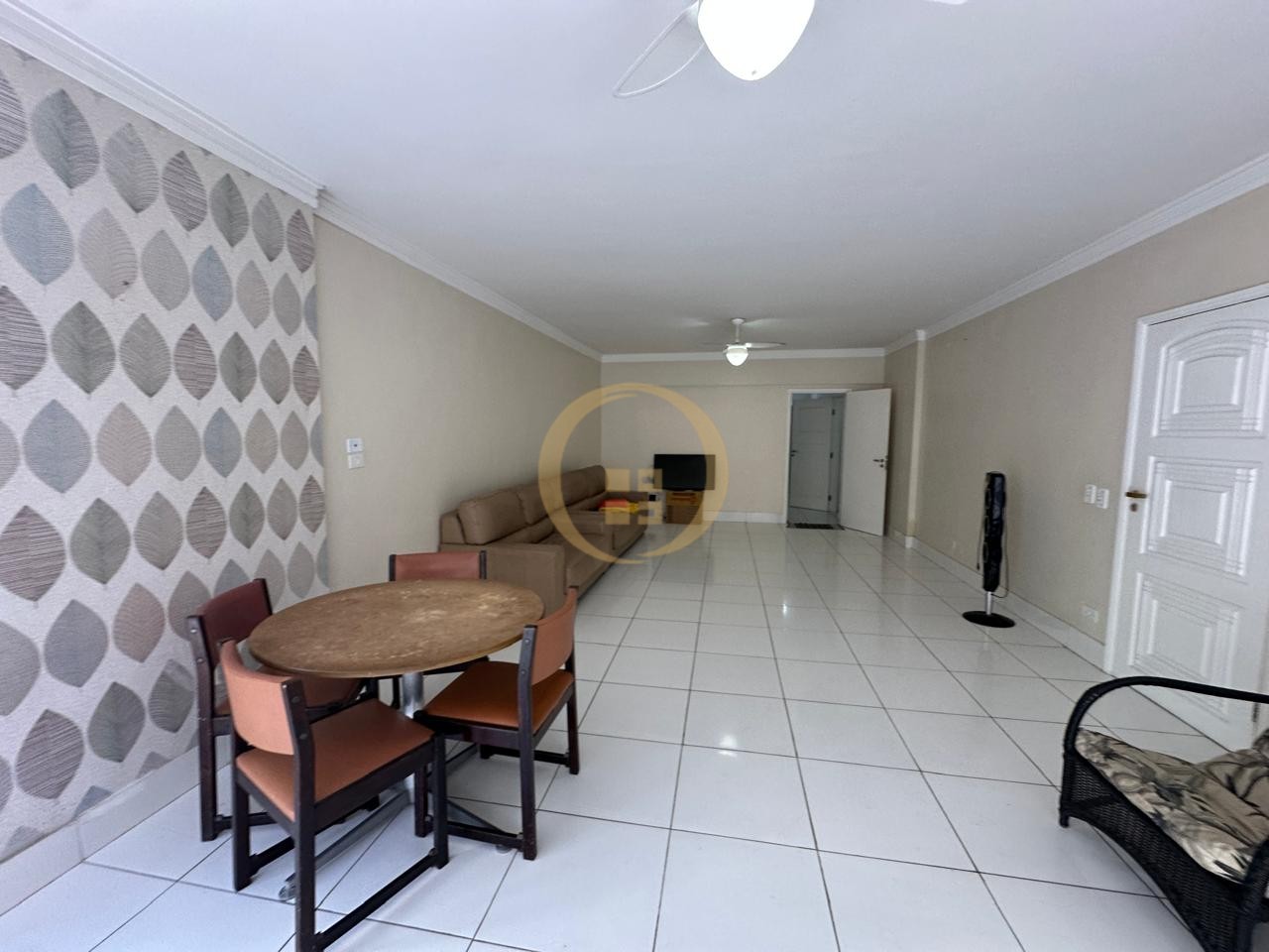 Apartamento na Praia das Pitangueiras, Guarujá - SP
