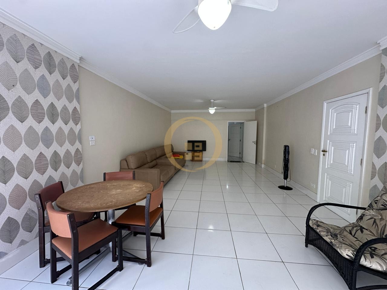 Apartamento na Praia das Pitangueiras, Guarujá - SP