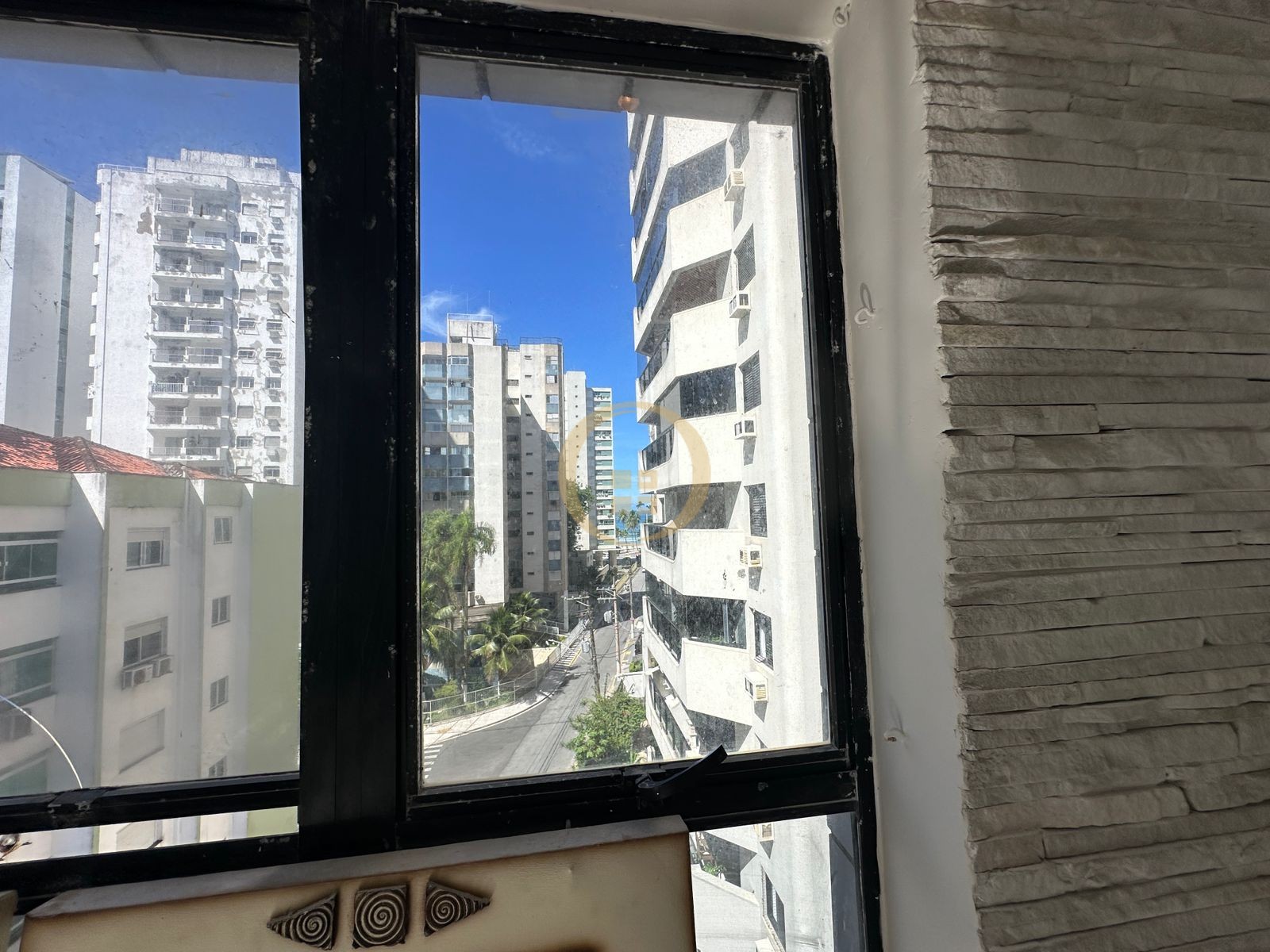 Apartamento na Praia das Pitangueiras, Guarujá - SP