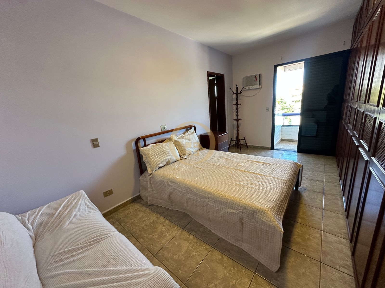 Apartamento na Praia da Enseada, Guarujá - SP