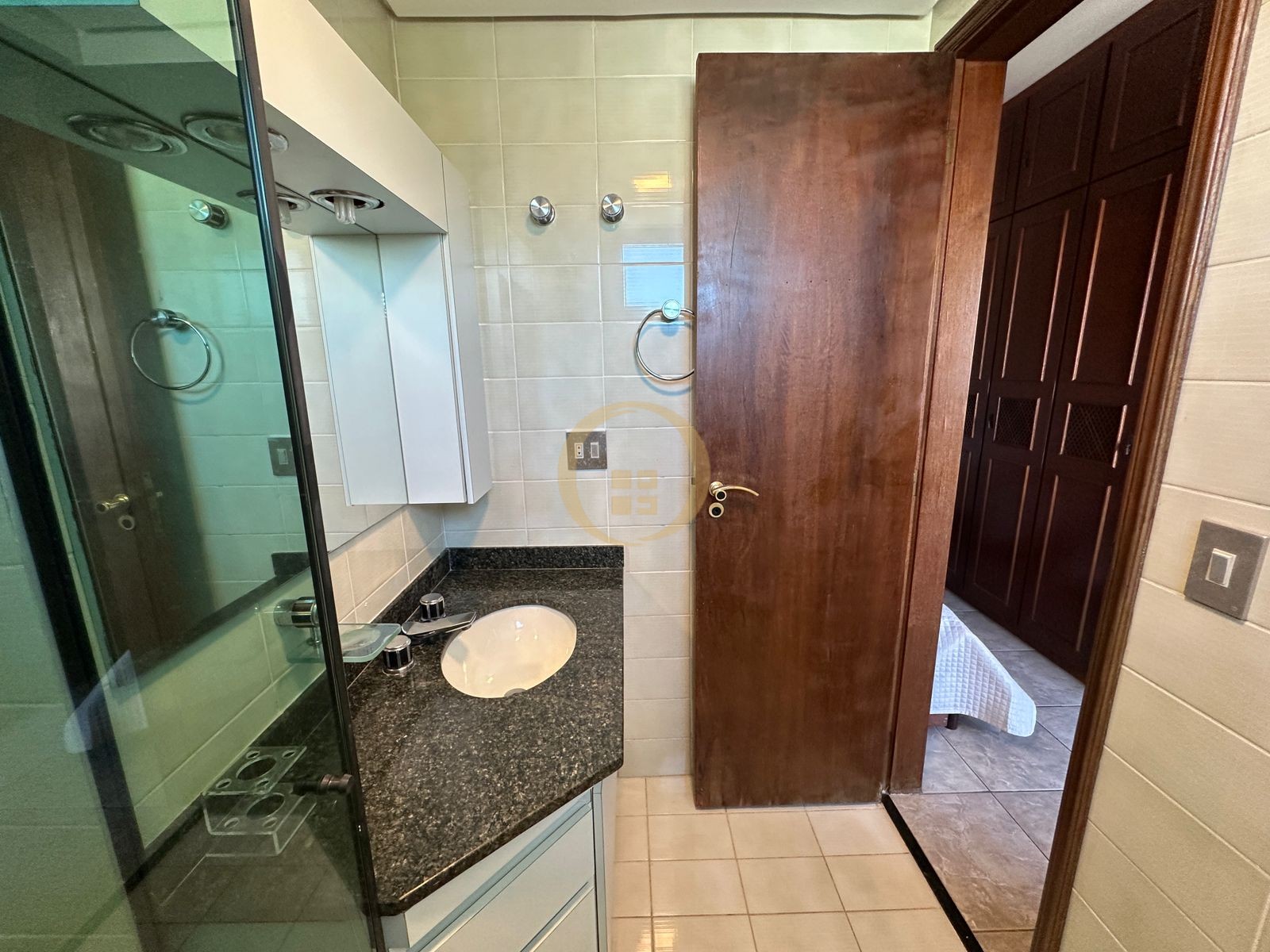 Apartamento na Praia da Enseada, Guarujá - SP