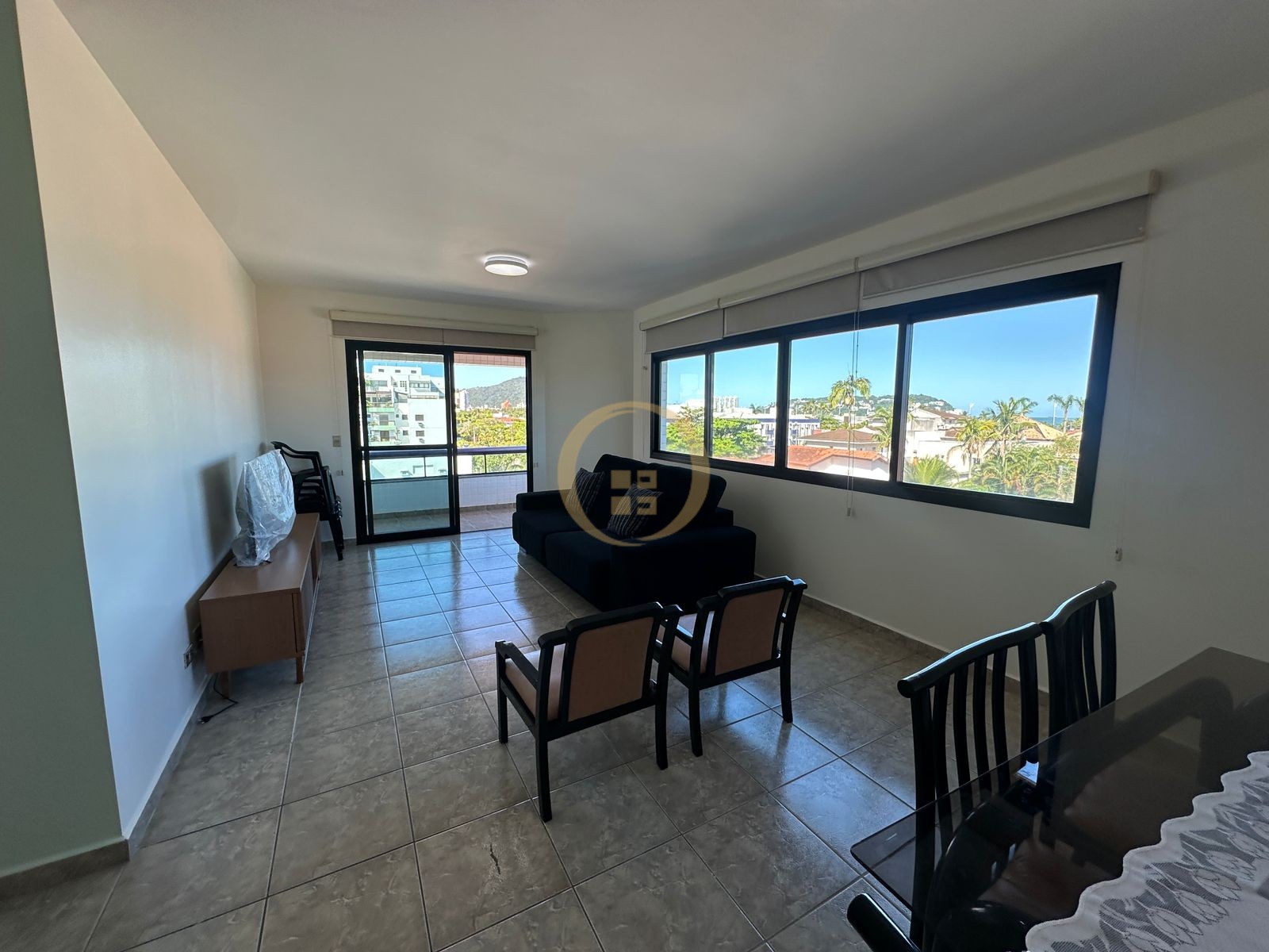 Apartamento na Praia da Enseada, Guarujá - SP
