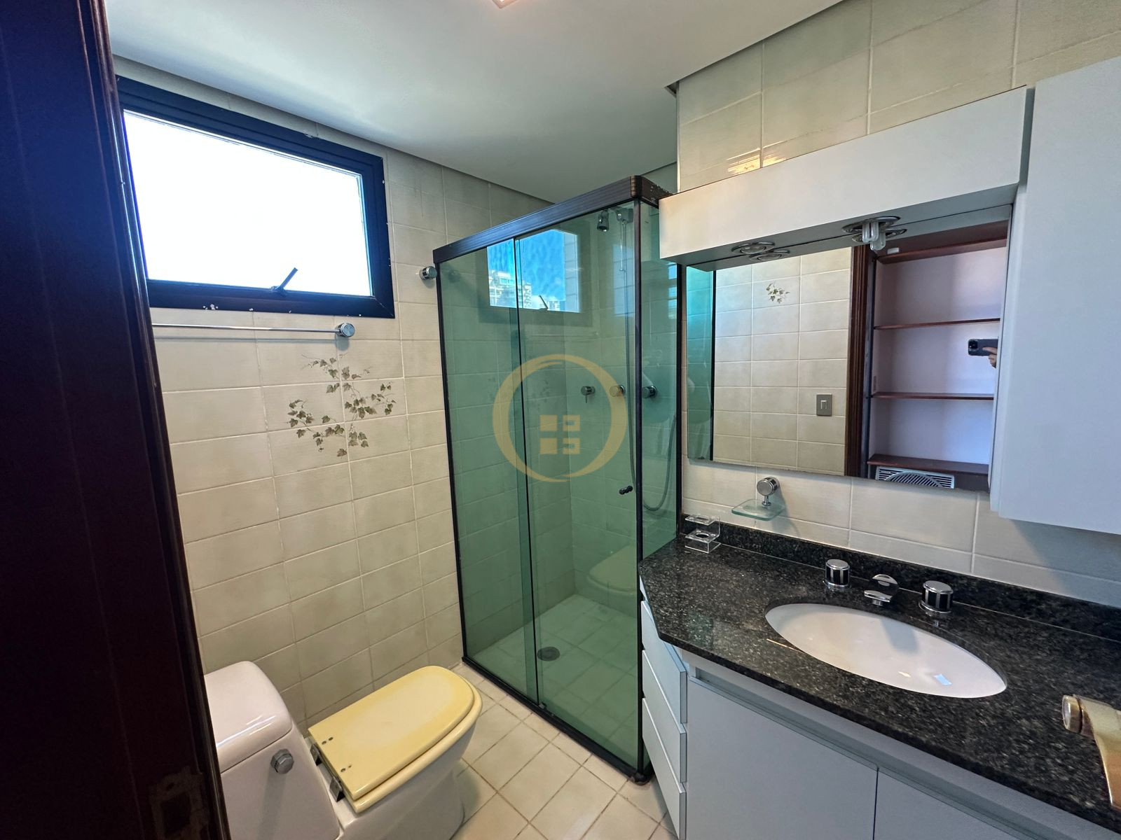 Apartamento na Praia da Enseada, Guarujá - SP