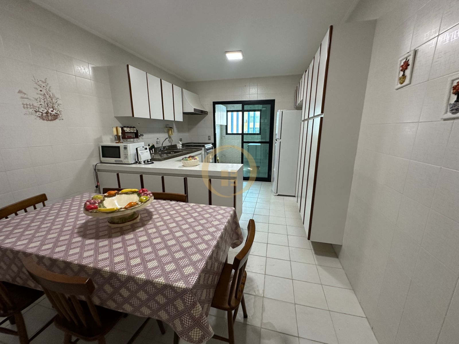 Apartamento na Praia da Enseada, Guarujá - SP