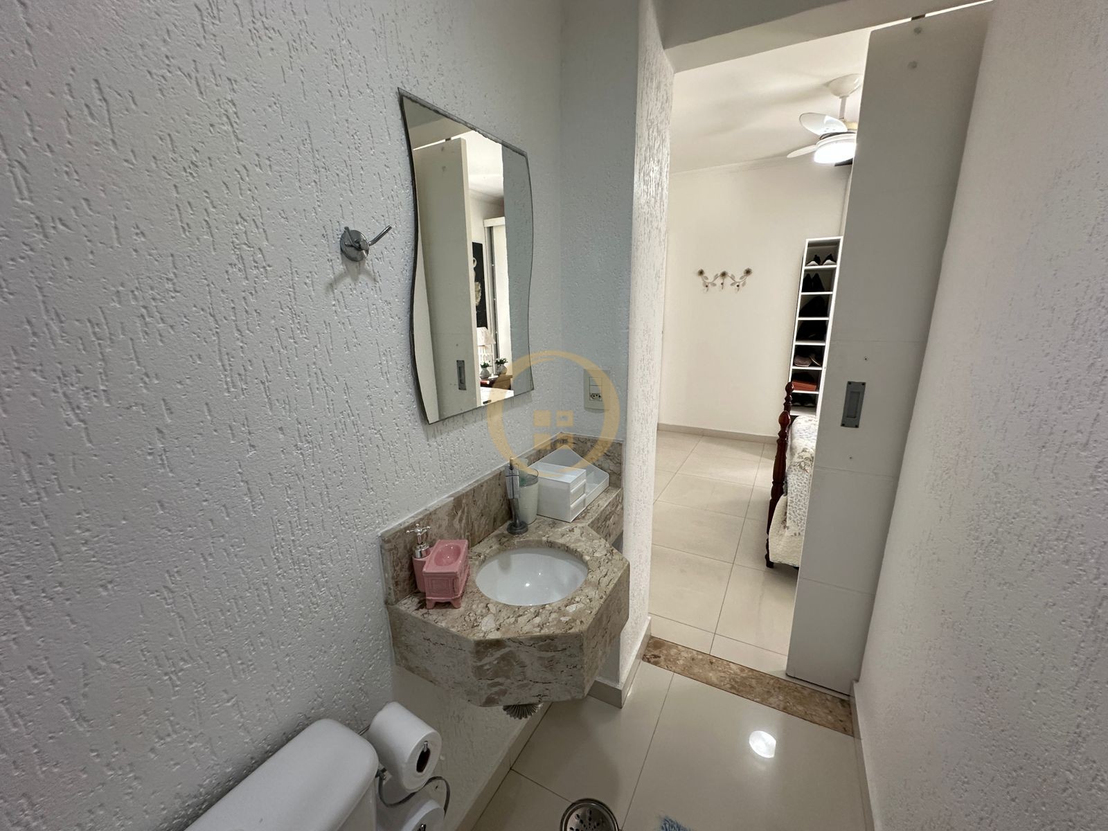 Apartamento na Praia das Pitangueiras, Guarujá - SP