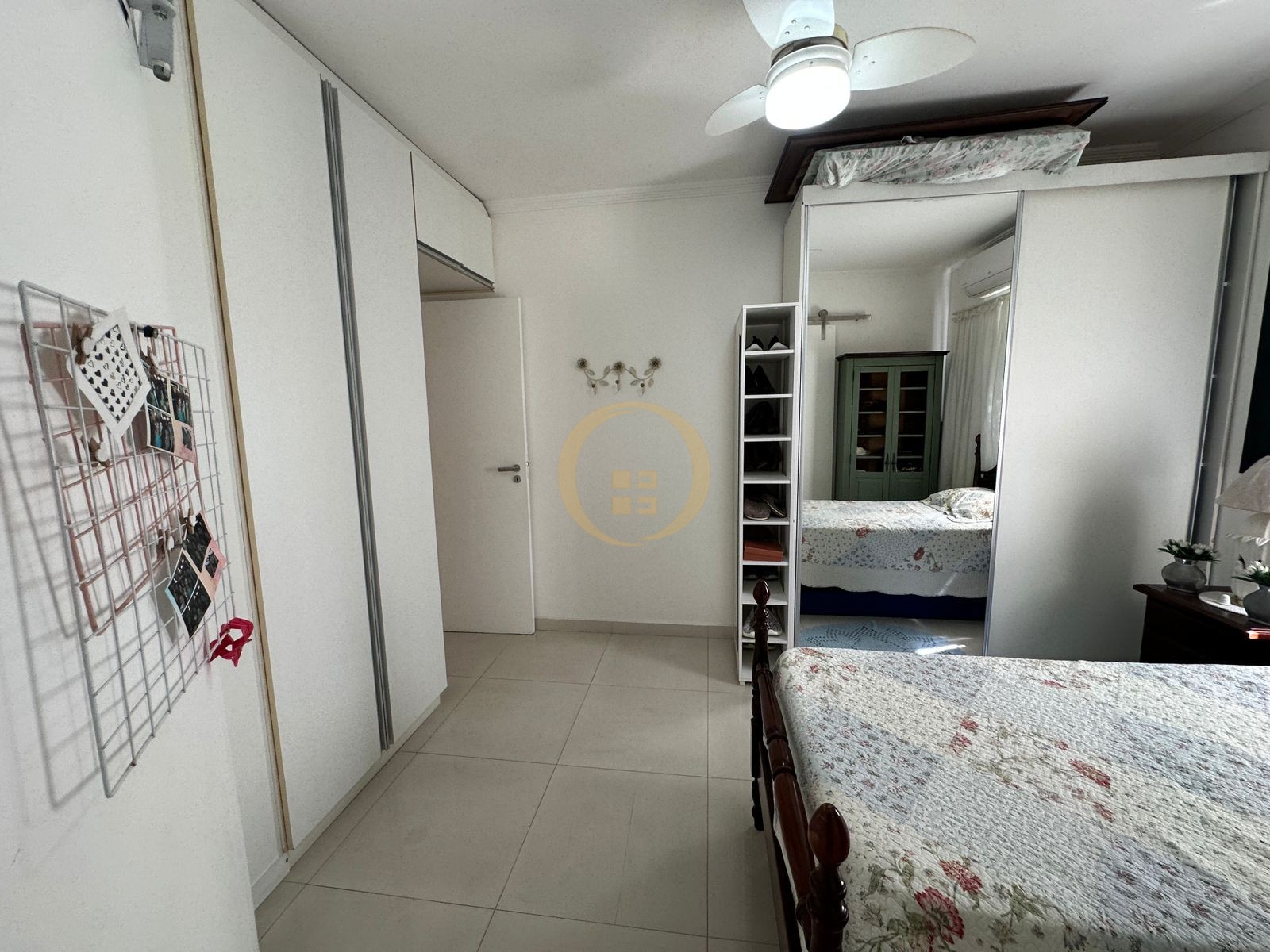 Apartamento na Praia das Pitangueiras, Guarujá - SP