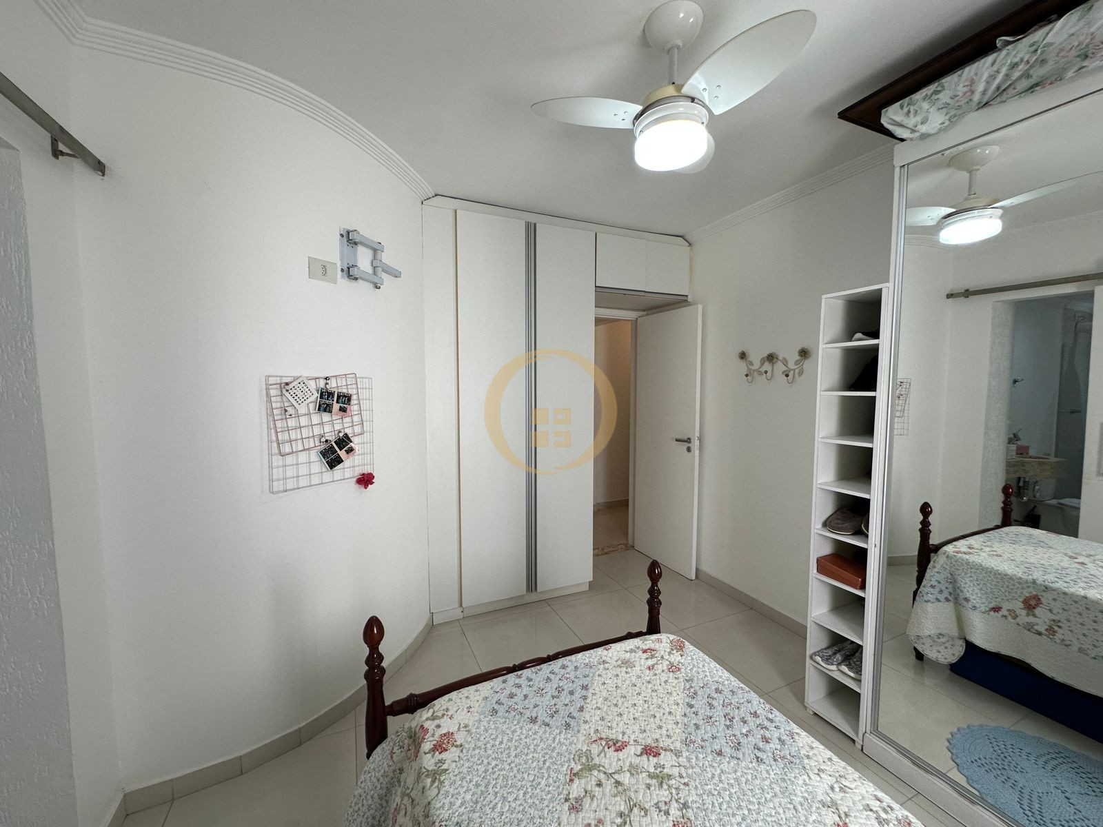 Apartamento na Praia das Pitangueiras, Guarujá - SP