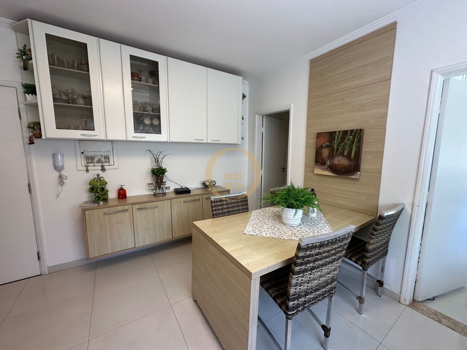 Apartamento na Praia das Pitangueiras, Guarujá - SP