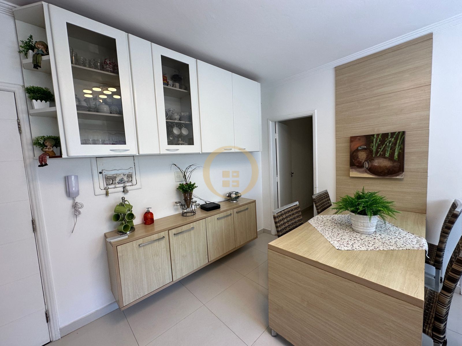 Apartamento na Praia das Pitangueiras, Guarujá - SP