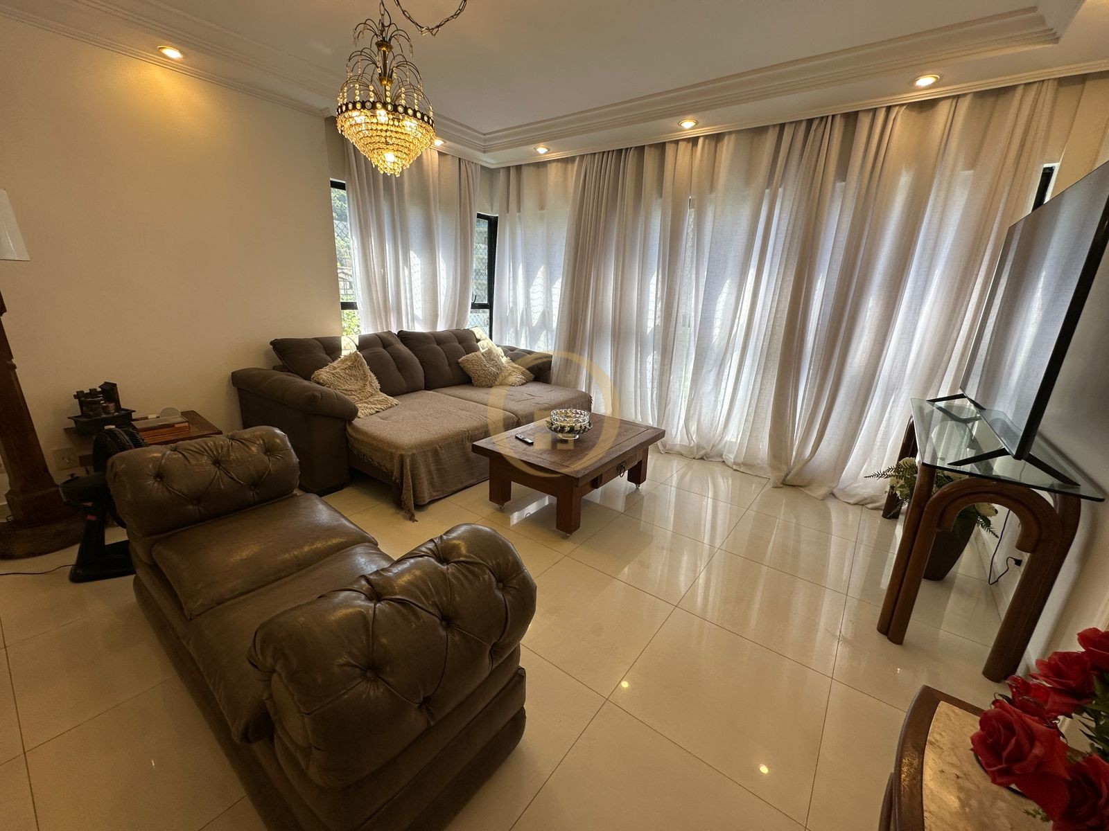 Apartamento na Praia das Pitangueiras, Guarujá - SP