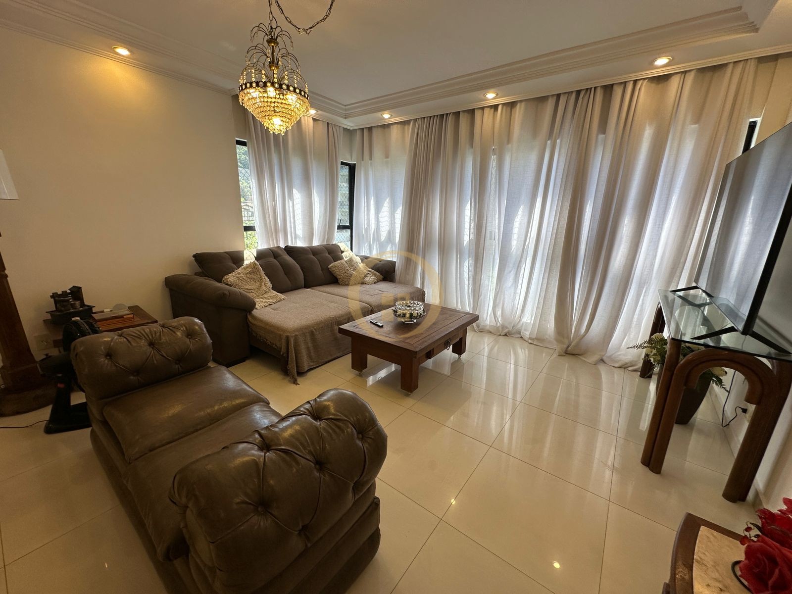 Apartamento na Praia das Pitangueiras, Guarujá - SP