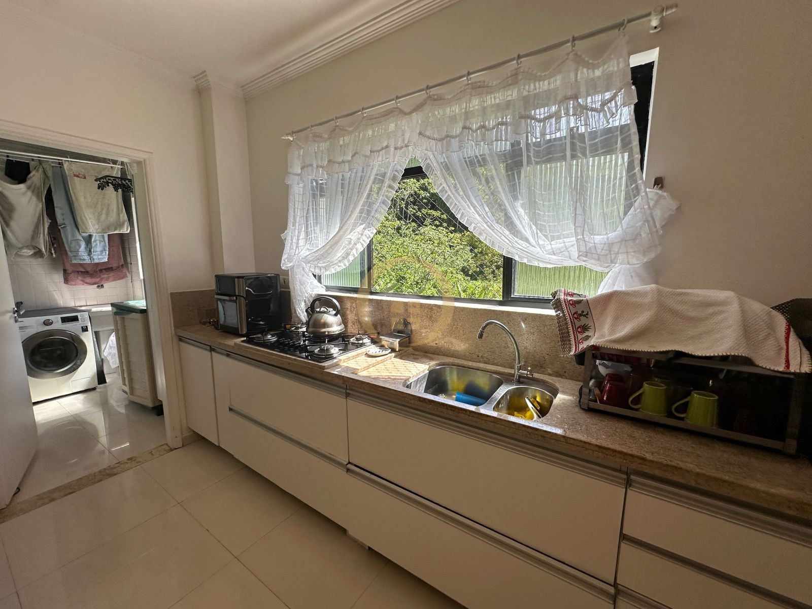 Apartamento na Praia das Pitangueiras, Guarujá - SP