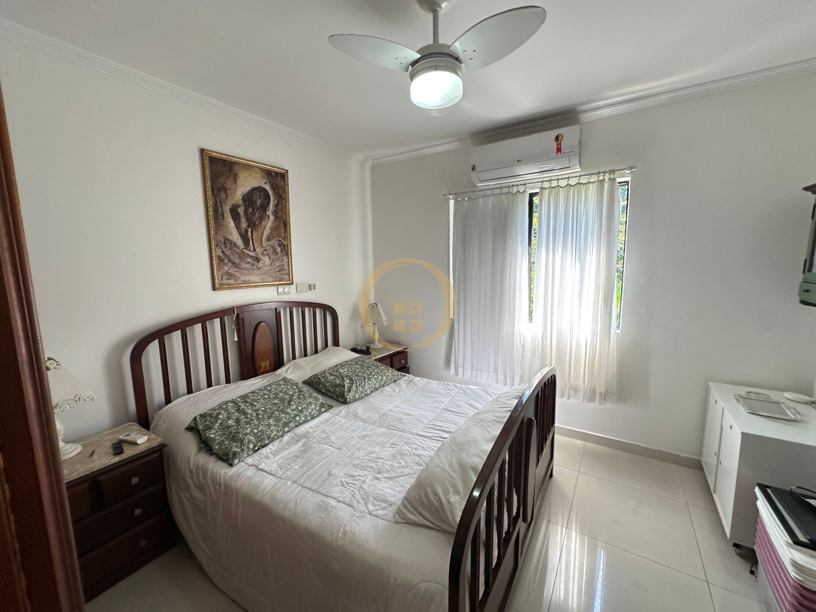 Apartamento na Praia das Pitangueiras, Guarujá - SP