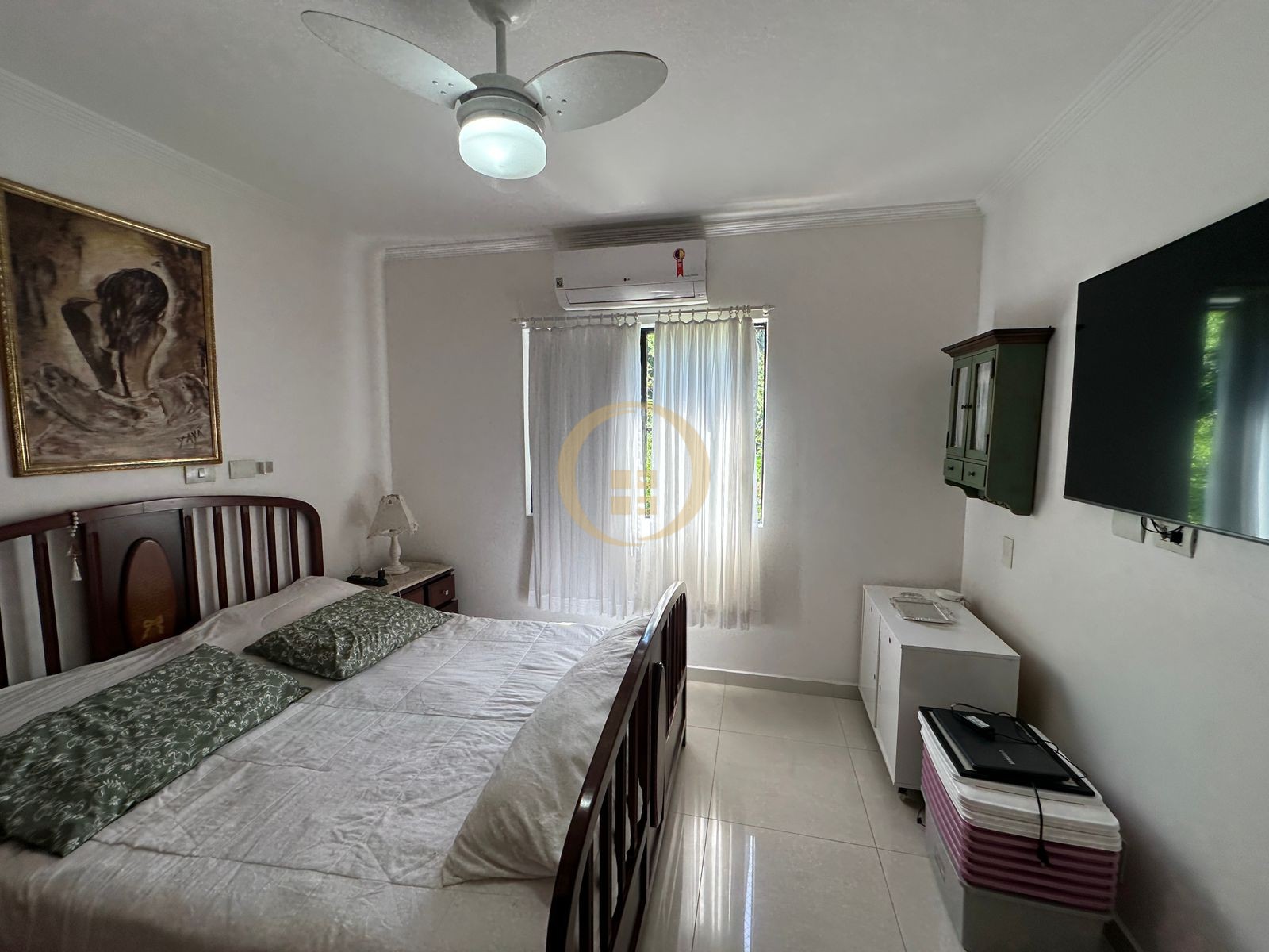 Apartamento na Praia das Pitangueiras, Guarujá - SP