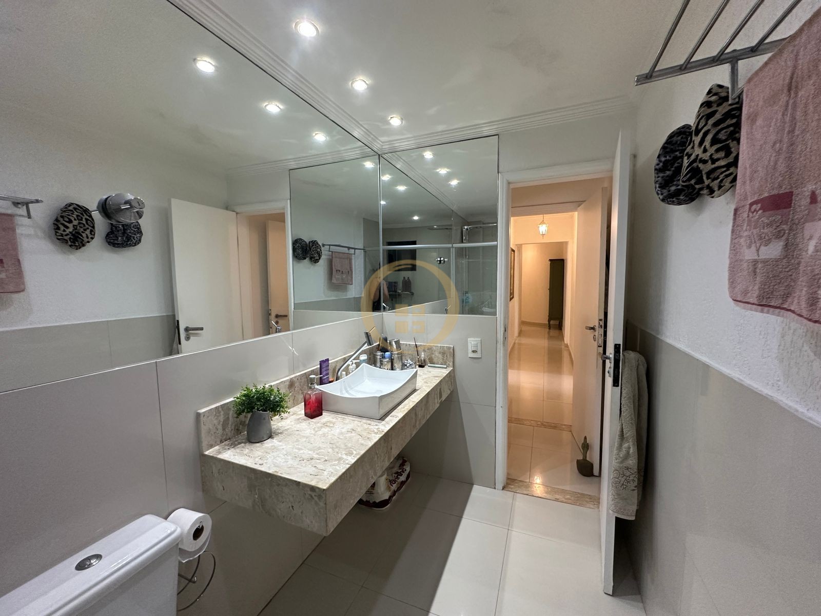 Apartamento na Praia das Pitangueiras, Guarujá - SP