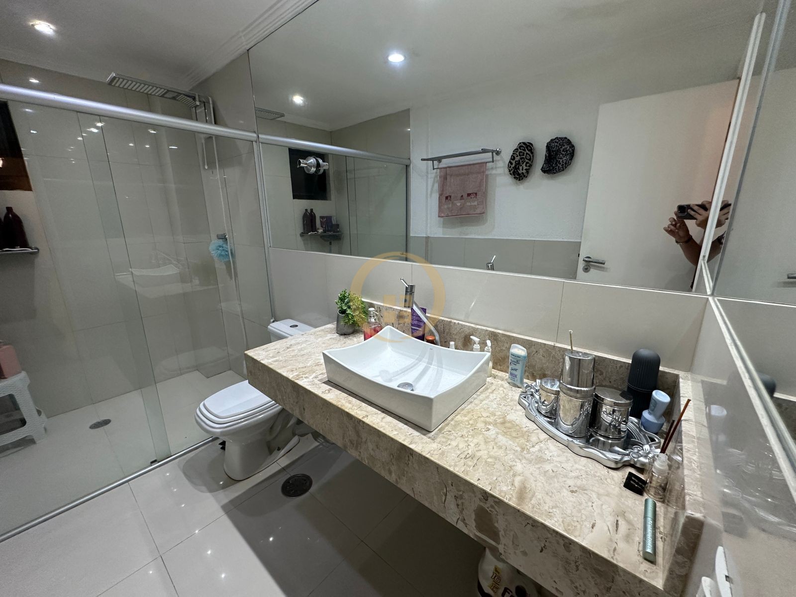 Apartamento na Praia das Pitangueiras, Guarujá - SP