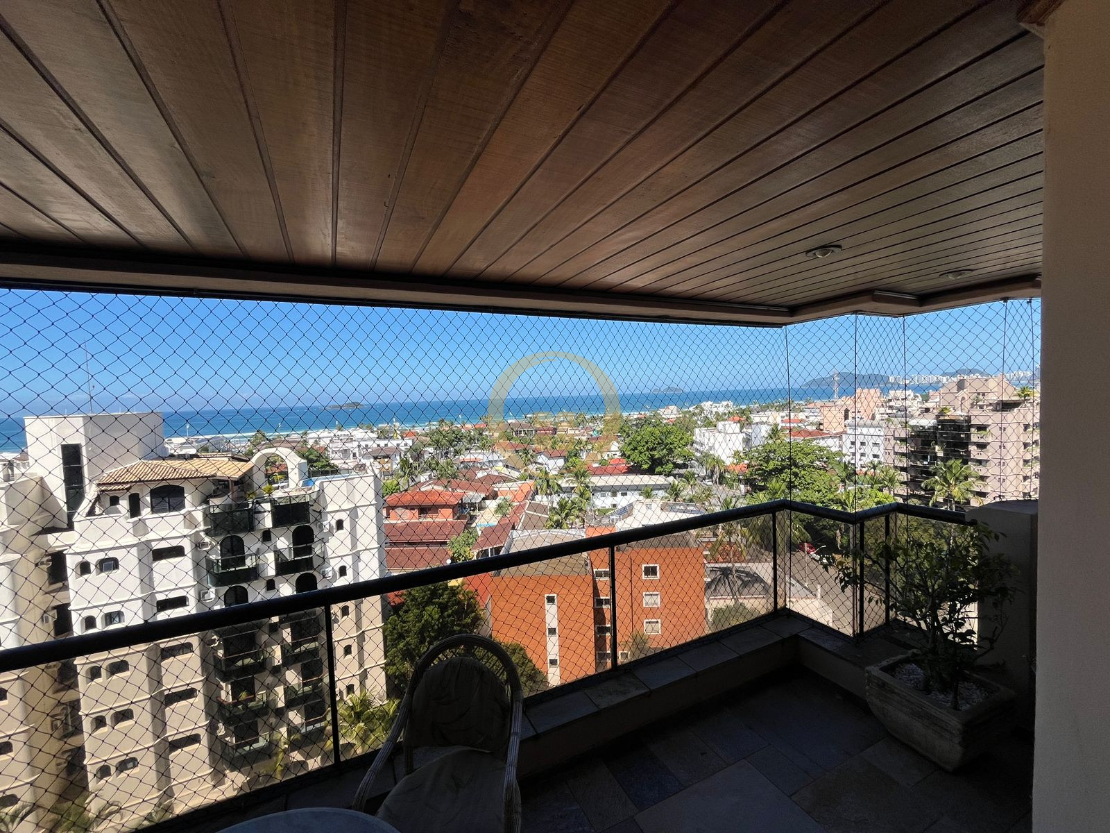 Apartamento na Praia da Enseada, Guarujá - SP