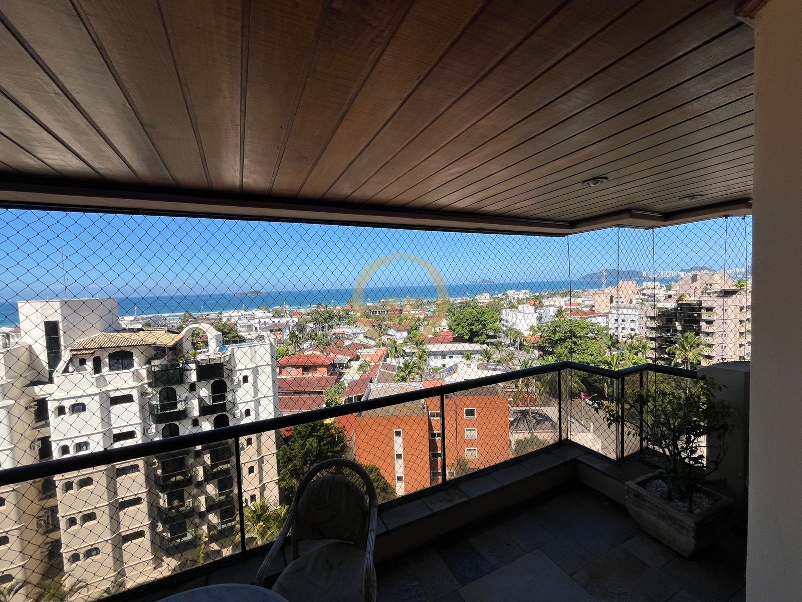 Apartamento na Praia da Enseada, Guarujá - SP