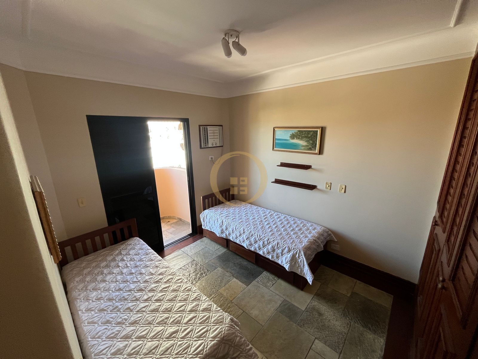 Apartamento na Praia da Enseada, Guarujá - SP