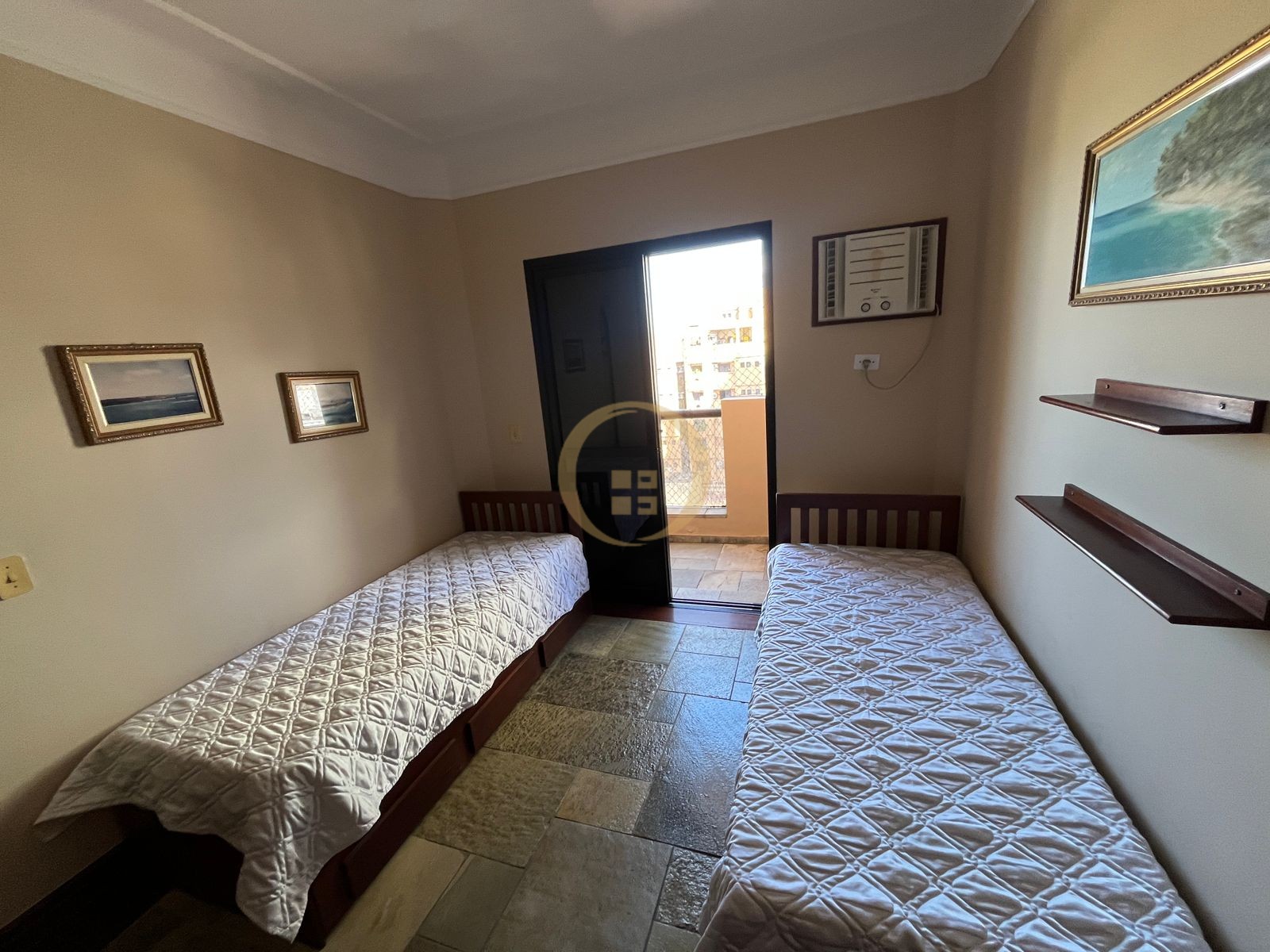 Apartamento na Praia da Enseada, Guarujá - SP