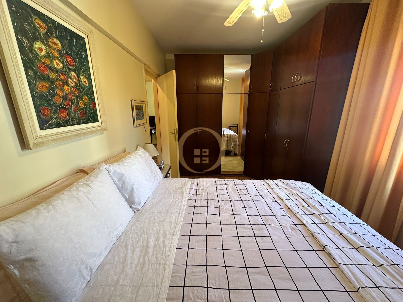 Apartamento na Praia da Enseada, Guarujá - SP