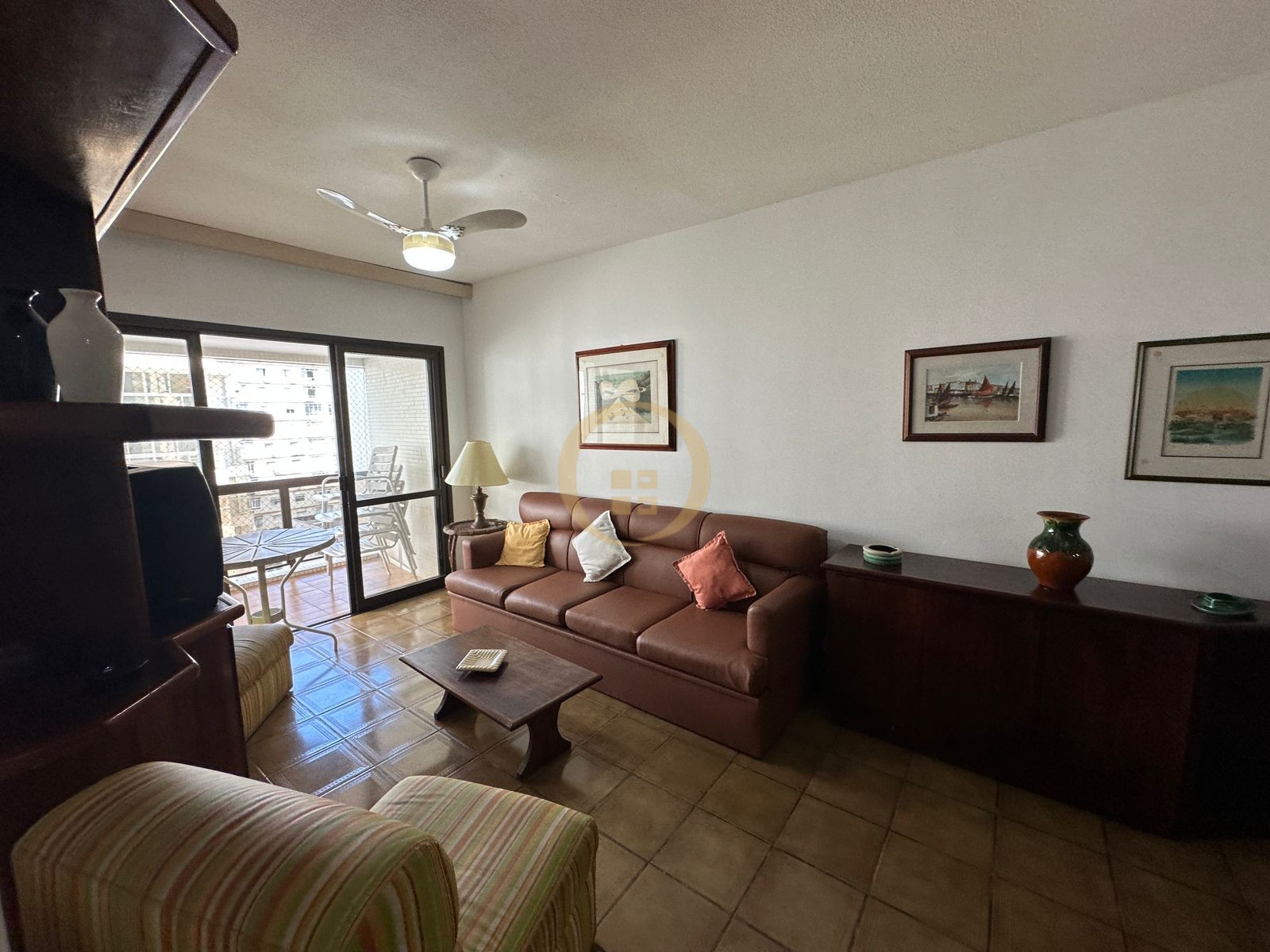 Apartamento na Praia das Pitangueiras, Guarujá - SP