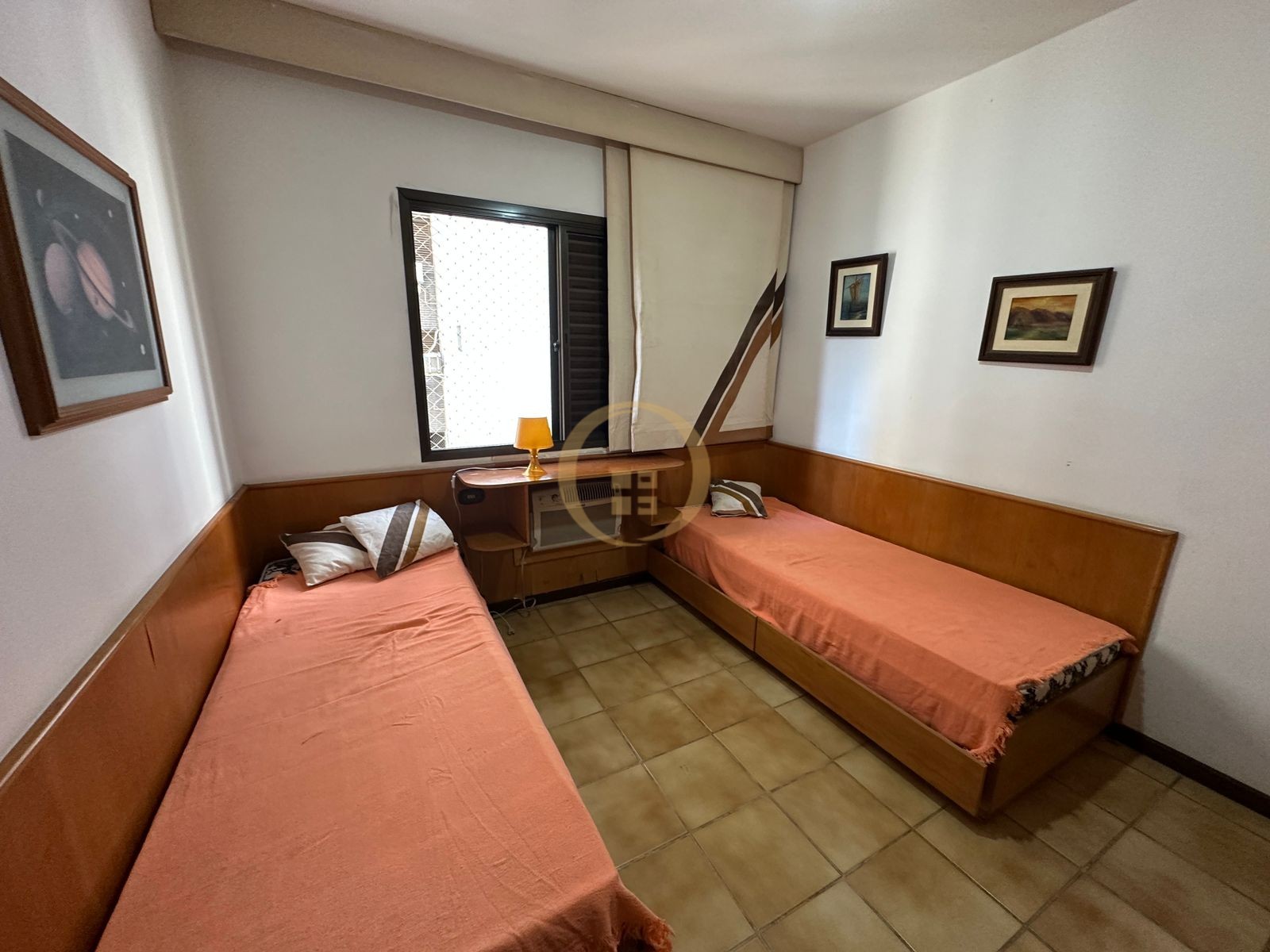 Apartamento na Praia das Pitangueiras, Guarujá - SP