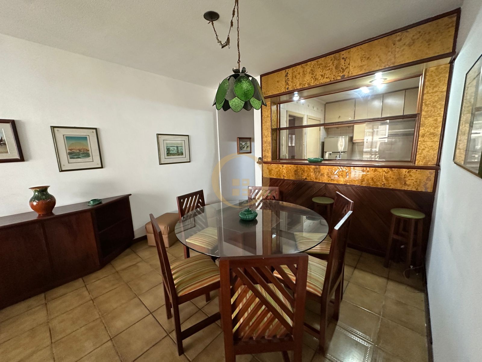Apartamento na Praia das Pitangueiras, Guarujá - SP