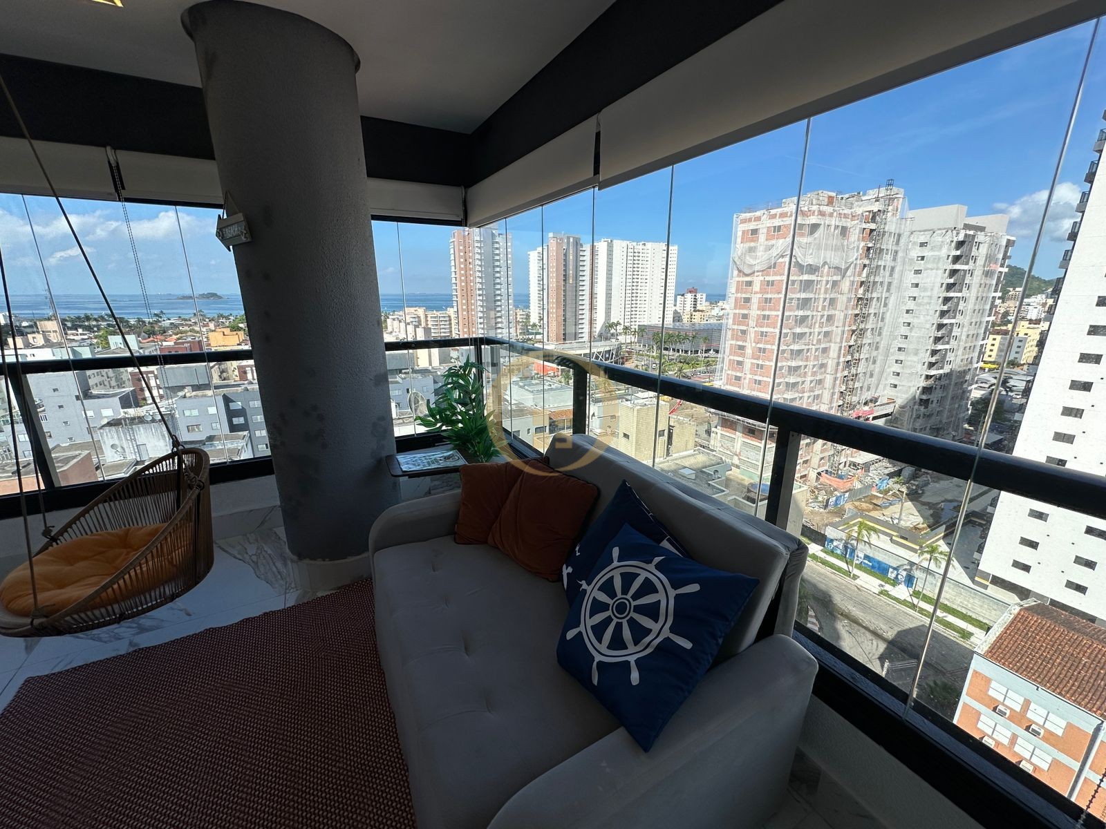 Apartamento na Praia da Enseada, Guarujá - SP