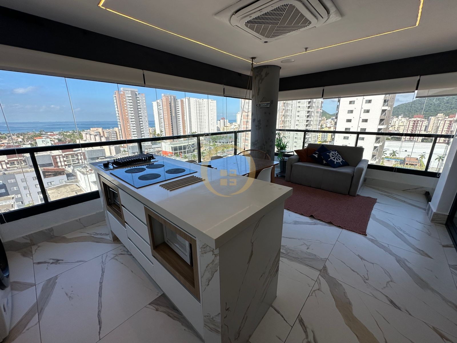 Apartamento na Praia da Enseada, Guarujá - SP