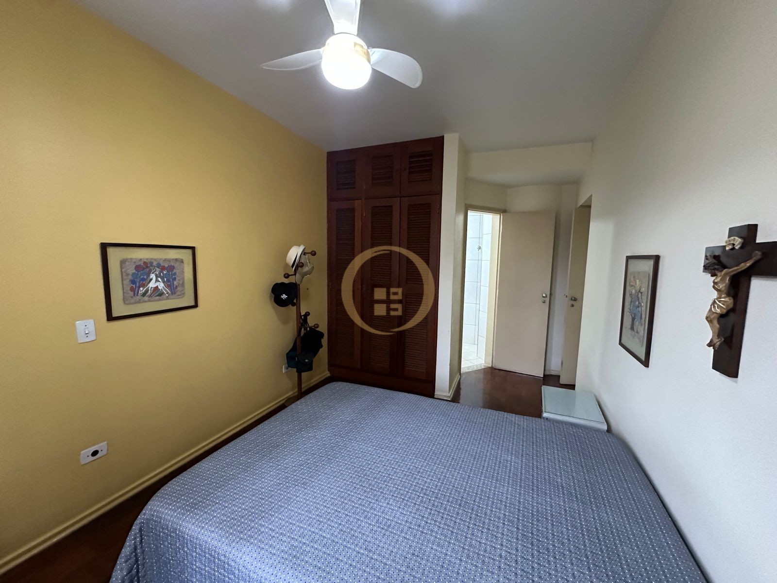 Apartamento na Praia das Pitangueiras, Guarujá - SP