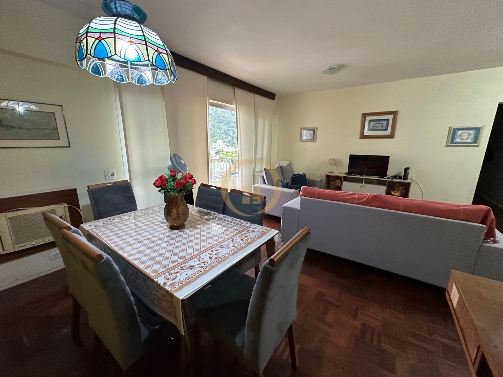 Apartamento na Praia das Pitangueiras, Guarujá - SP