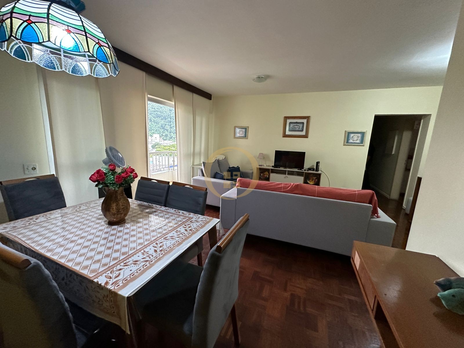 Apartamento na Praia das Pitangueiras, Guarujá - SP