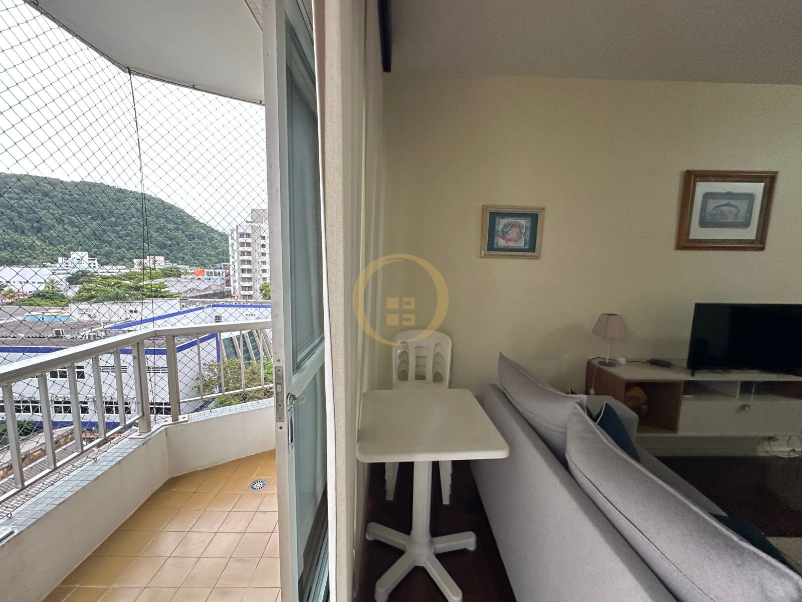 Apartamento na Praia das Pitangueiras, Guarujá - SP