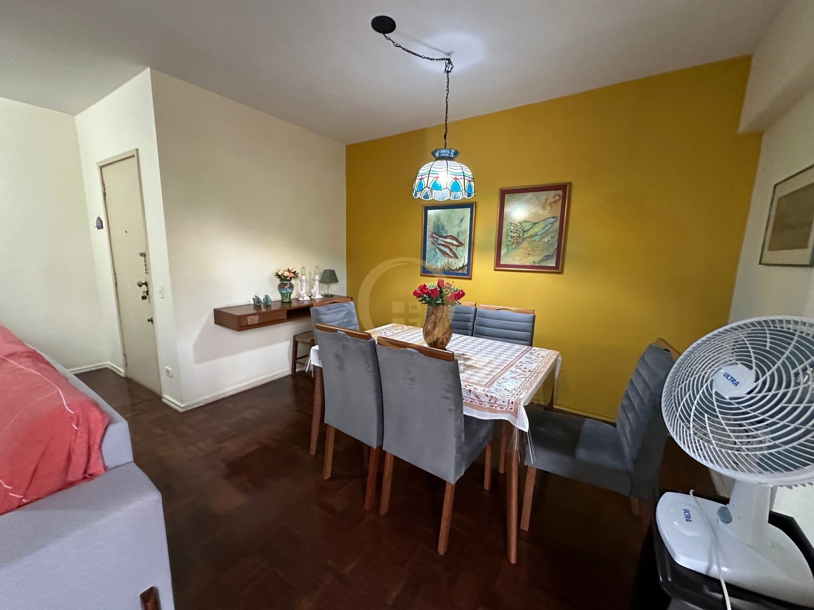 Apartamento na Praia das Pitangueiras, Guarujá - SP