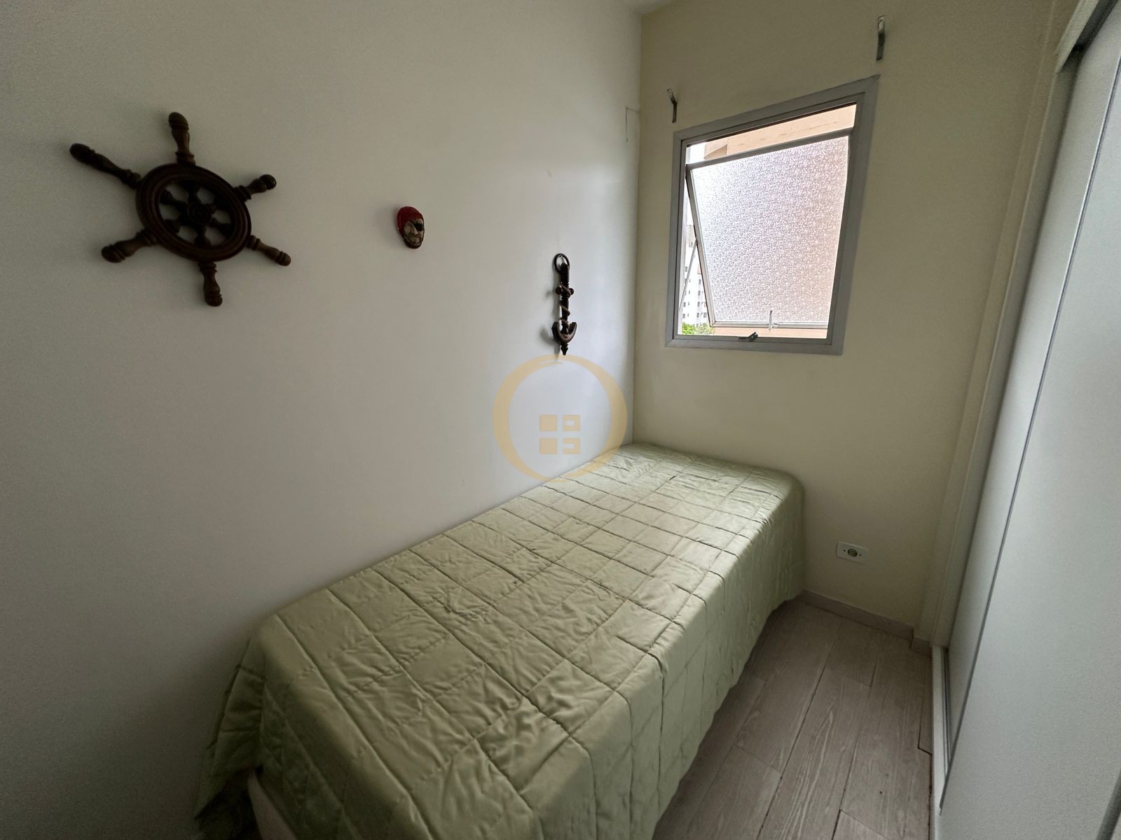Apartamento na Praia das Pitangueiras, Guarujá - SP