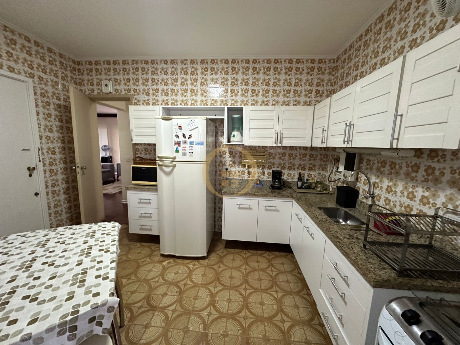 Apartamento na Praia das Pitangueiras, Guarujá - SP