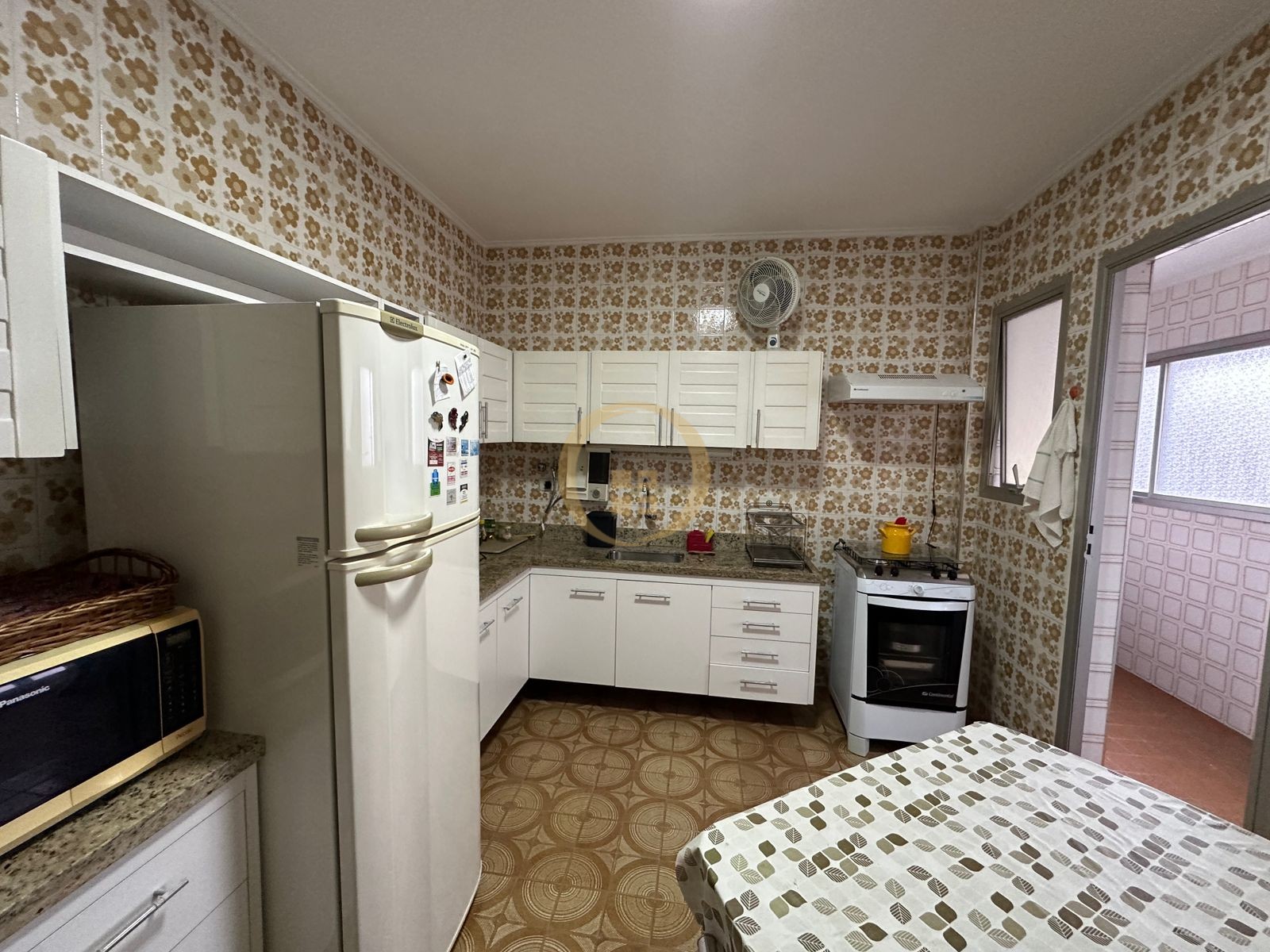 Apartamento na Praia das Pitangueiras, Guarujá - SP