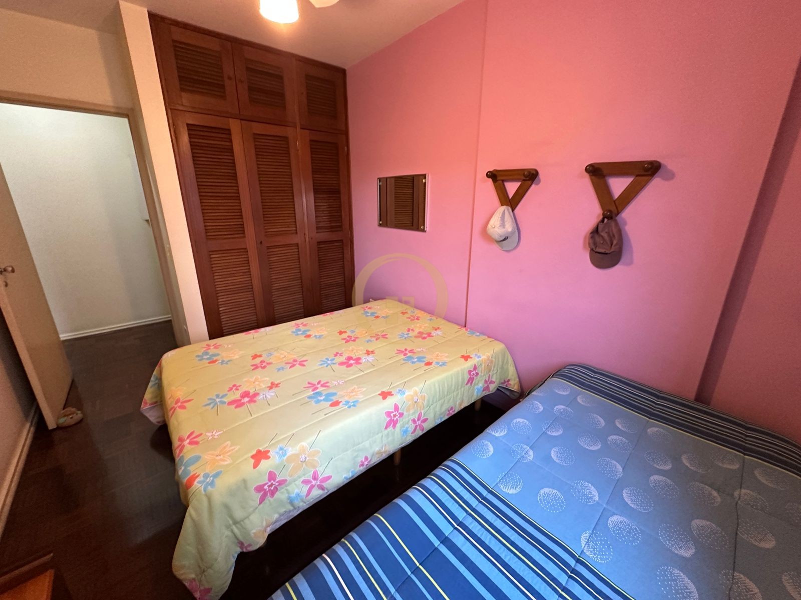 Apartamento na Praia das Pitangueiras, Guarujá - SP