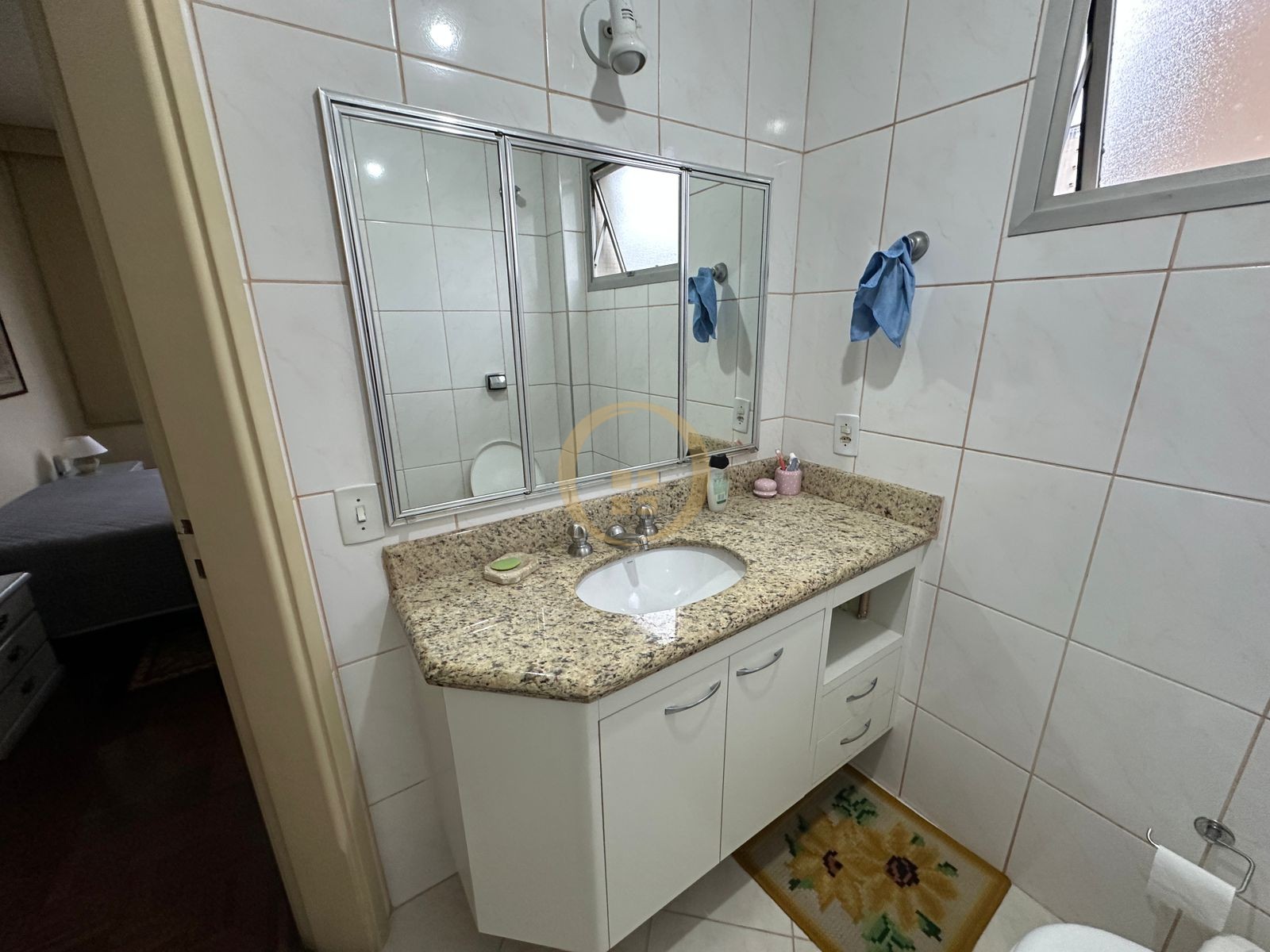 Apartamento na Praia das Pitangueiras, Guarujá - SP