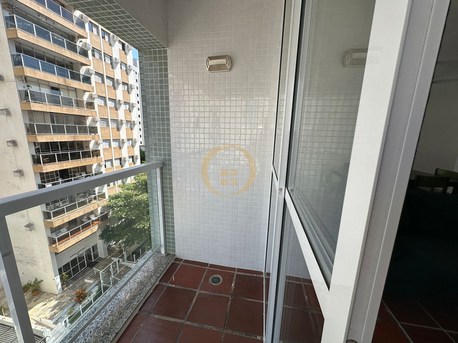 Apartamento na Praia das Pitangueiras, Guarujá - SP