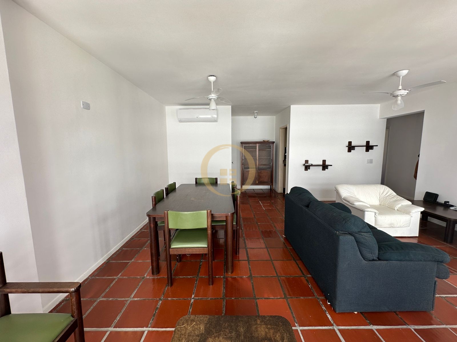 Apartamento na Praia das Pitangueiras, Guarujá - SP