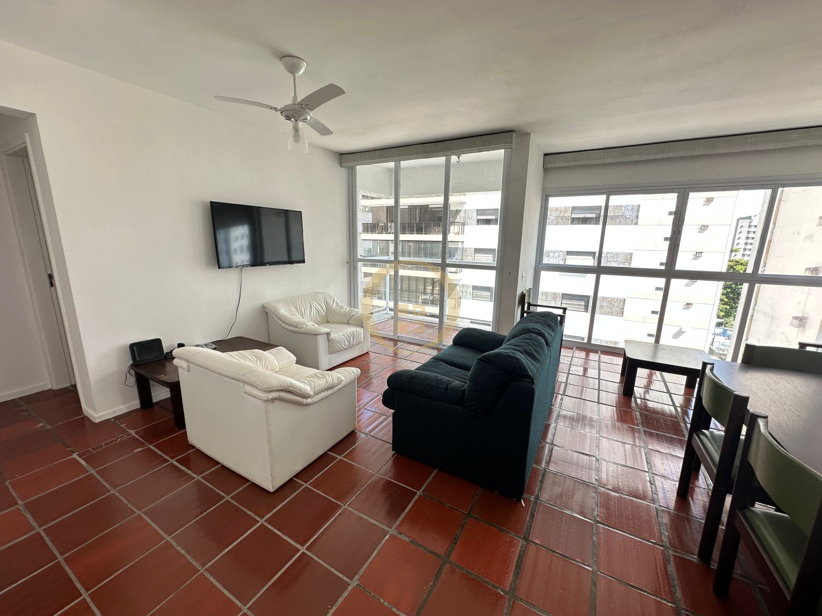 Apartamento na Praia das Pitangueiras, Guarujá - SP