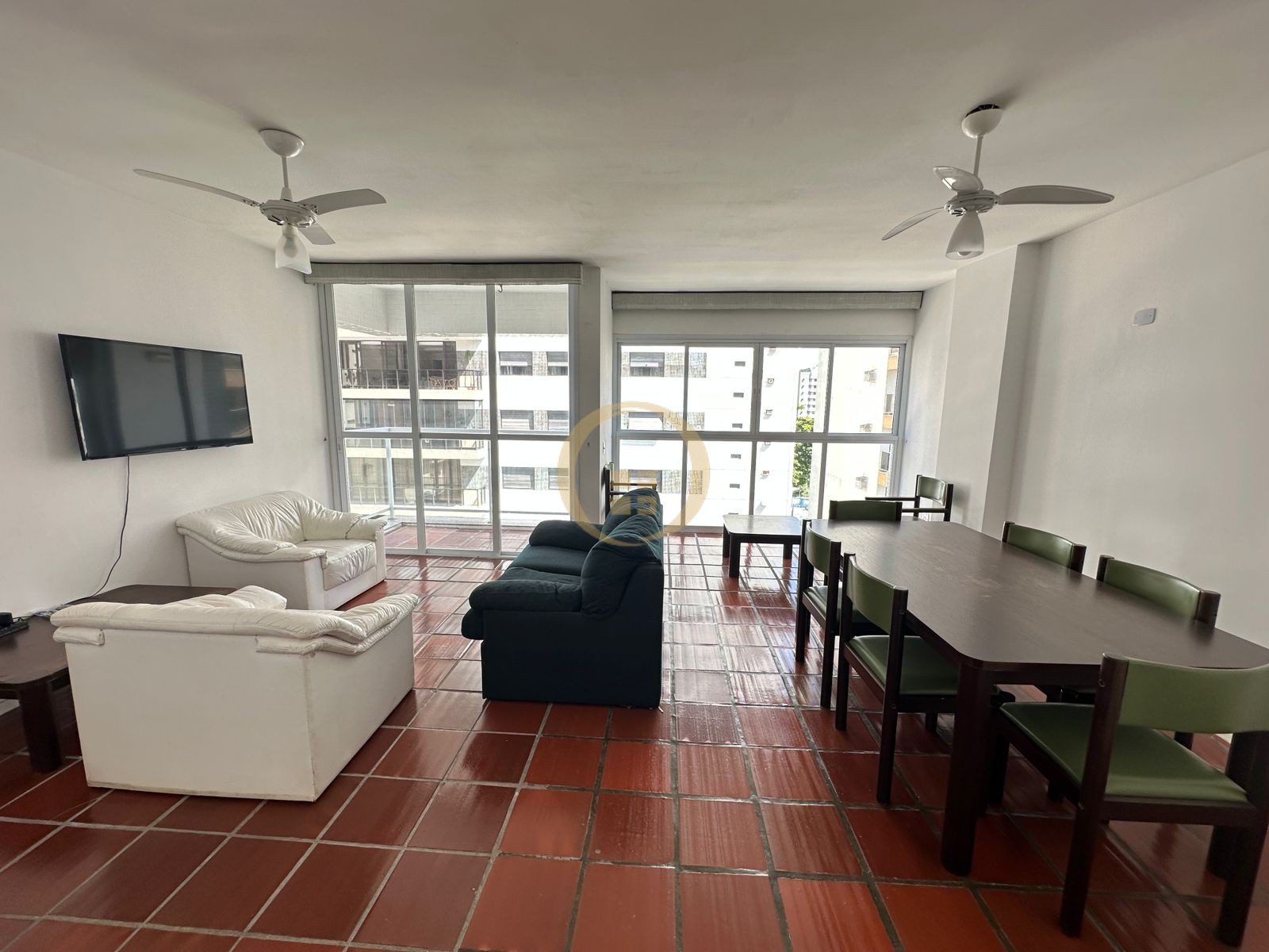 Apartamento na Praia das Pitangueiras, Guarujá - SP