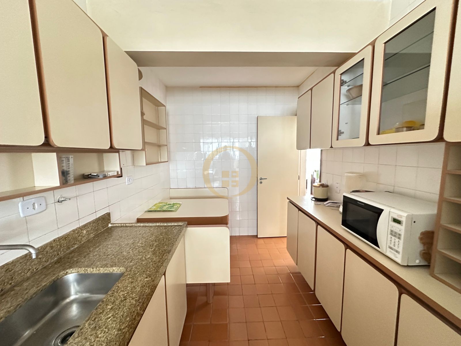 Apartamento na Praia das Pitangueiras, Guarujá - SP