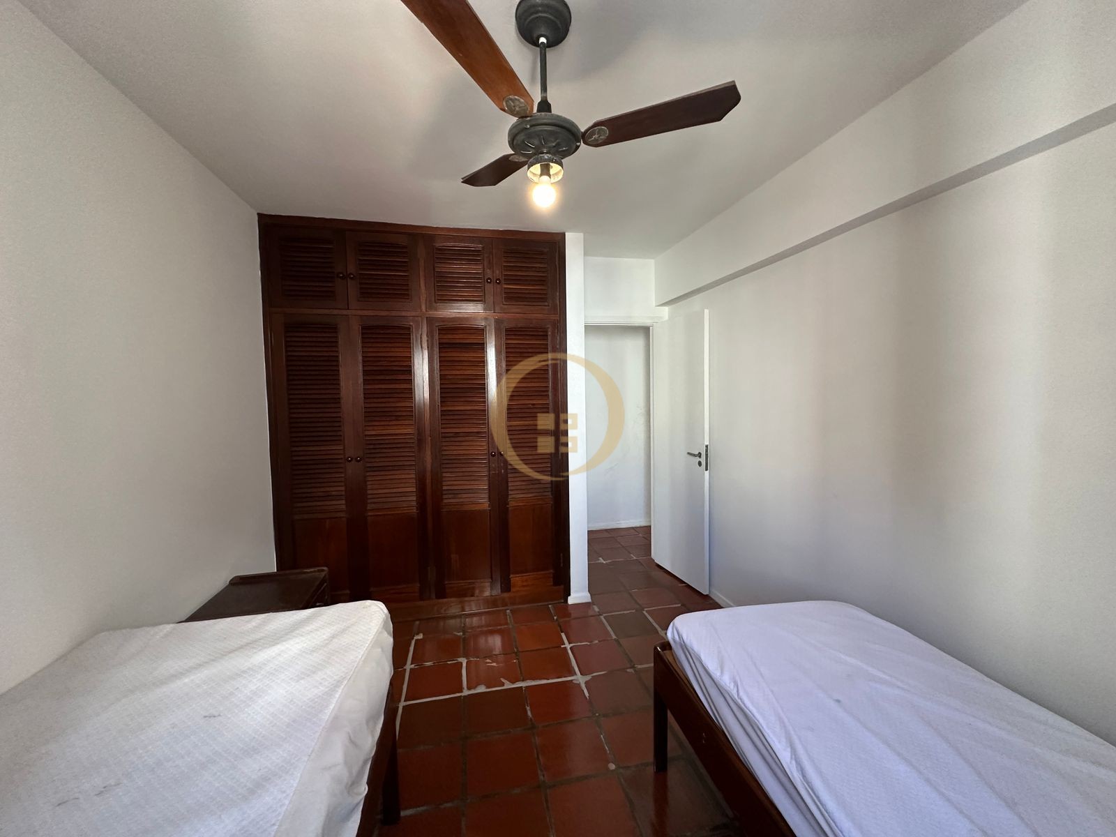 Apartamento na Praia das Pitangueiras, Guarujá - SP