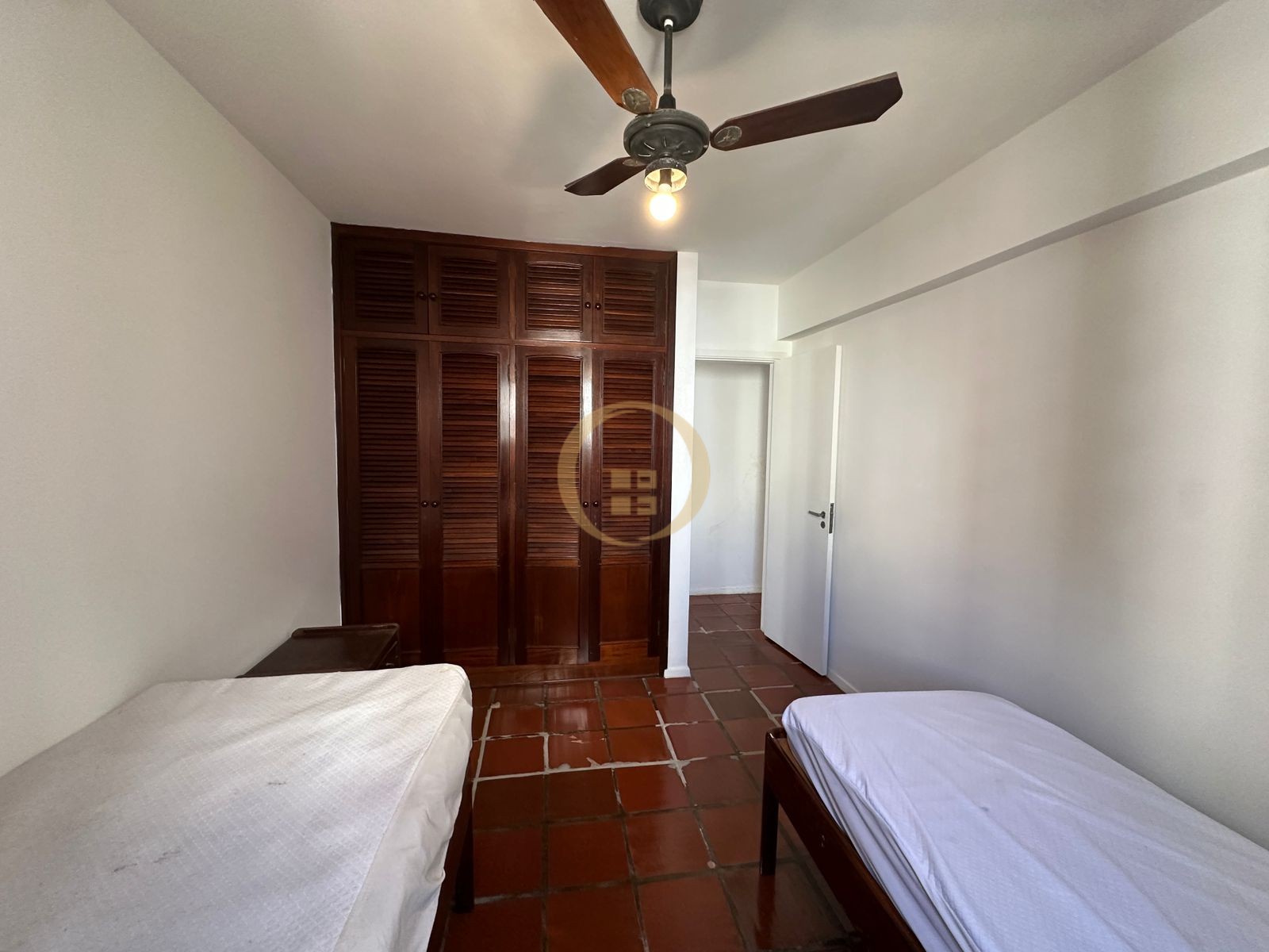 Apartamento na Praia das Pitangueiras, Guarujá - SP