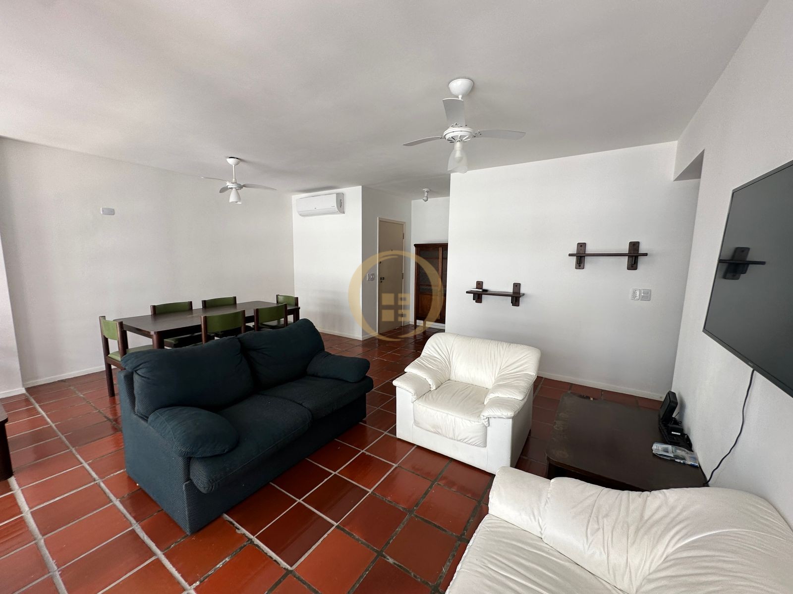 Apartamento na Praia das Pitangueiras, Guarujá - SP